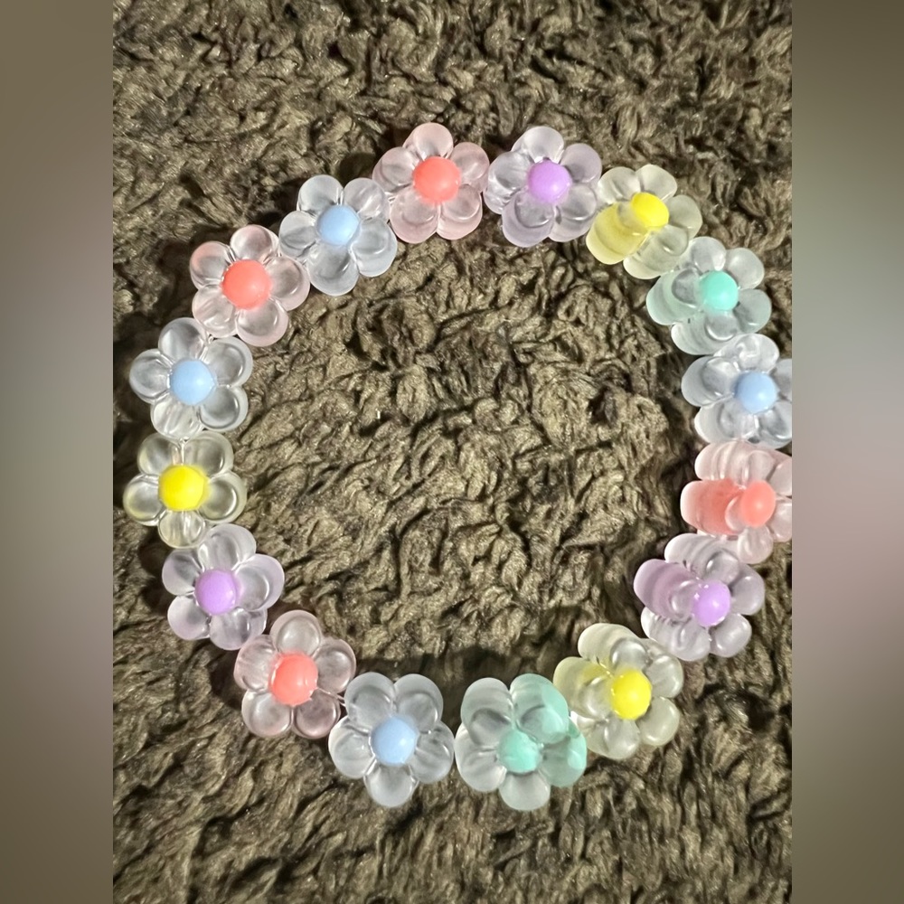 FROSTED FLOWER BRACELET
